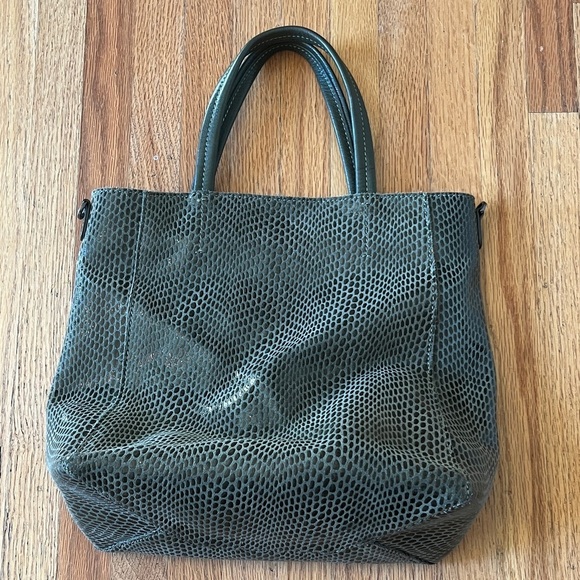 Sorial Handbags - Chic Textured Green Tote Bag